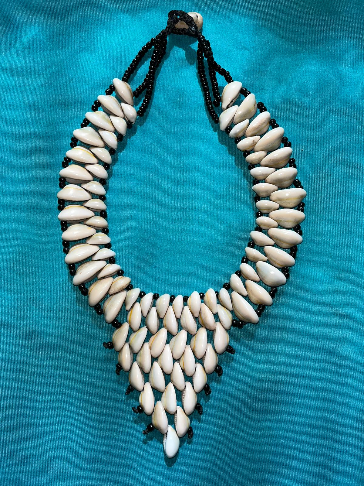 Collier en cauris