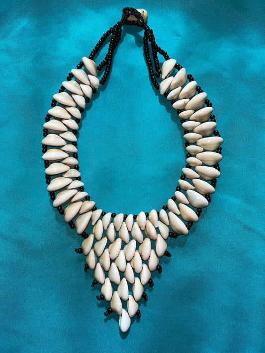 Collier en cauris