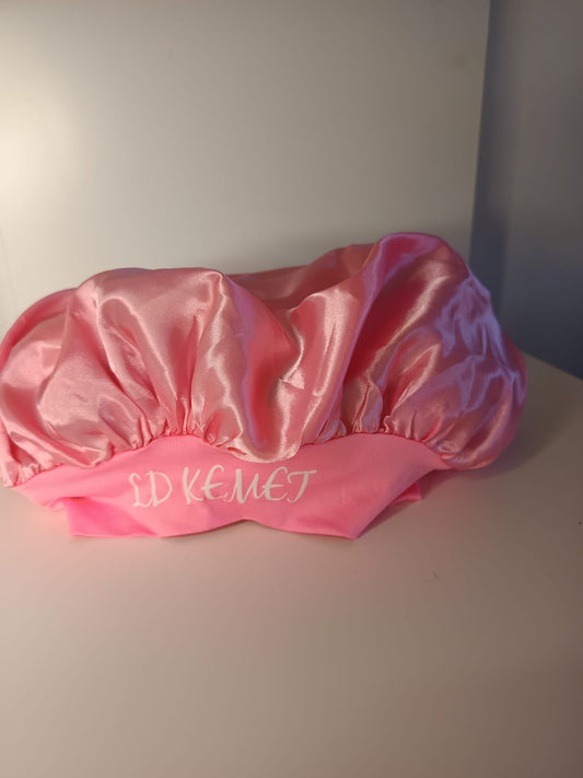 Bonnet en satin "rose bonbon"