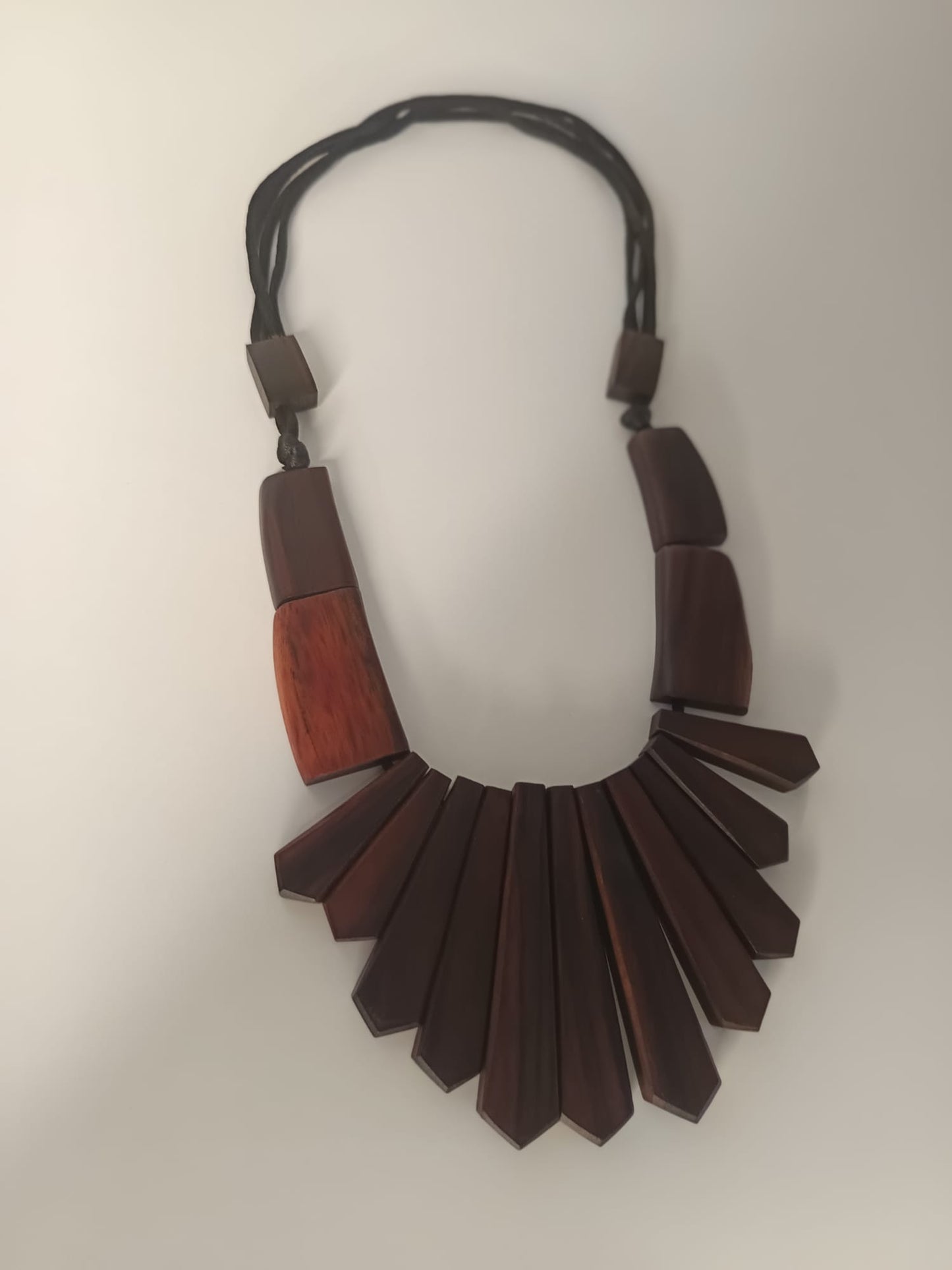 Collier réglable en bois d'ébène